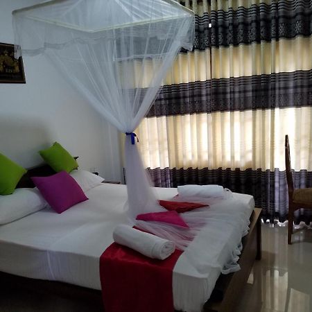 Yashumi Homestay ดัมบูลลา ภายนอก รูปภาพ