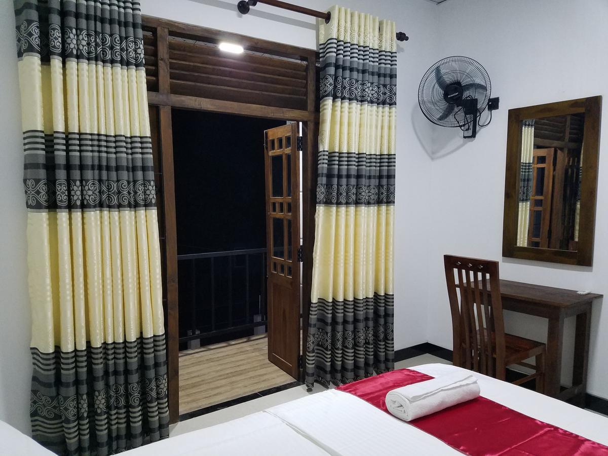 Yashumi Homestay ดัมบูลลา ภายนอก รูปภาพ