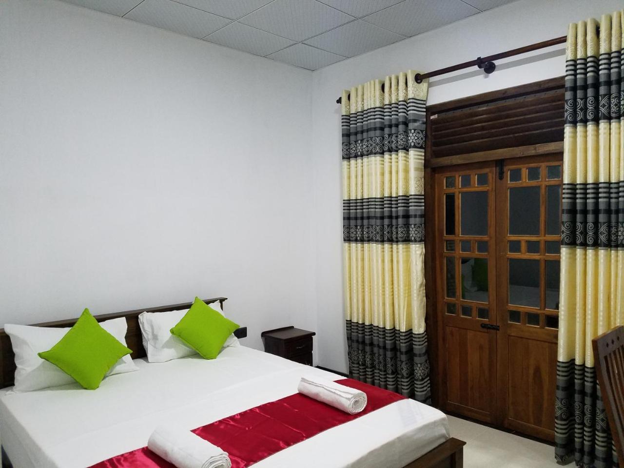 Yashumi Homestay ดัมบูลลา ภายนอก รูปภาพ