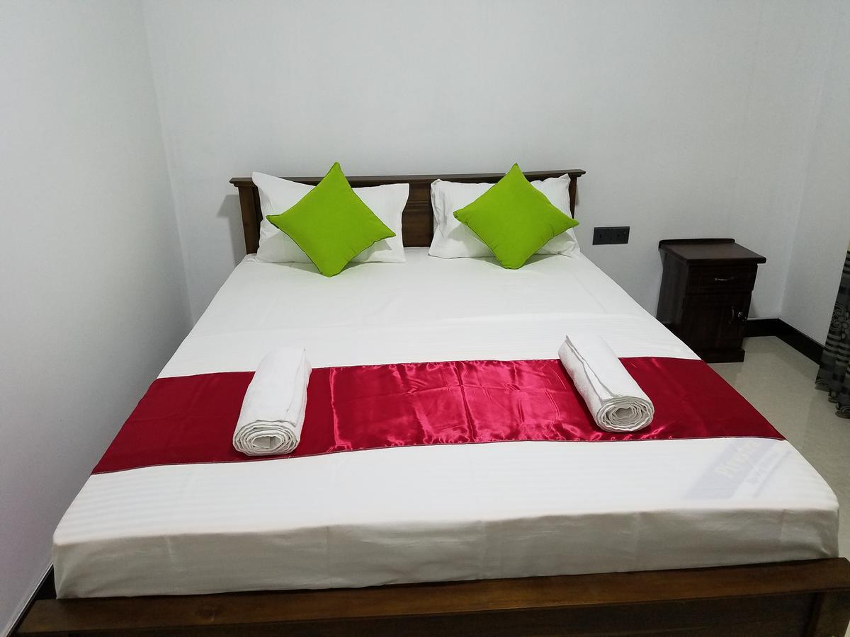 Yashumi Homestay ดัมบูลลา ภายนอก รูปภาพ