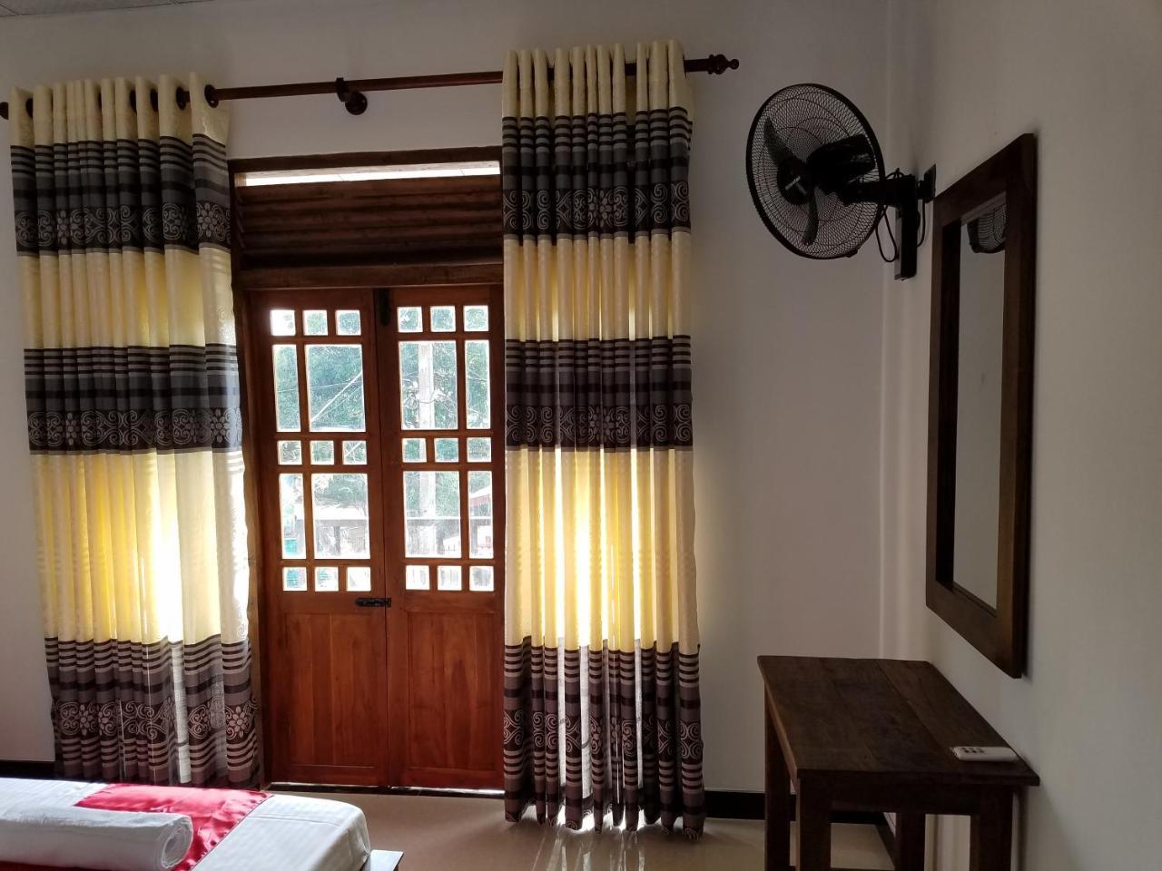 Yashumi Homestay ดัมบูลลา ภายนอก รูปภาพ