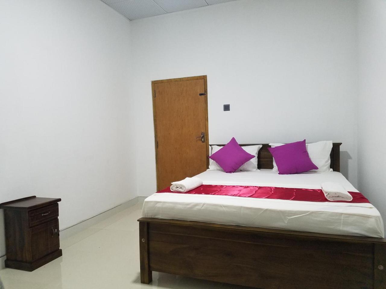 Yashumi Homestay ดัมบูลลา ภายนอก รูปภาพ